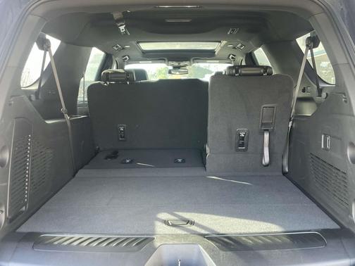 Black 2024 Chevrolet Suburban LT