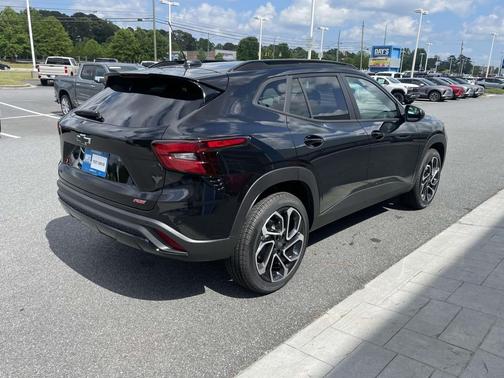 Mosaic Black Metallic 2026 Chevrolet Trax FWD 2RS