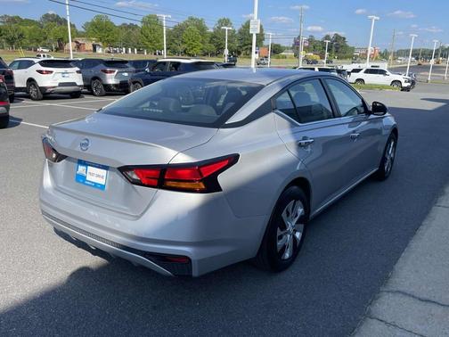 Brilliant Silver Metallic 2022 Nissan Altima S FWD