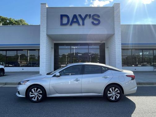 Brilliant Silver Metallic 2022 Nissan Altima S FWD
