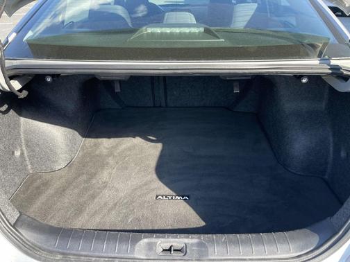 Brilliant Silver Metallic 2022 Nissan Altima S FWD