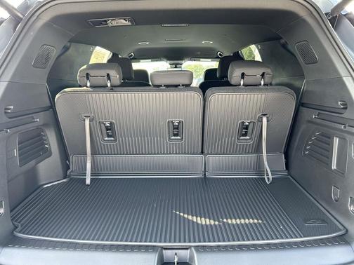 Sterling Gray Metallic 2026 Chevrolet Traverse LT