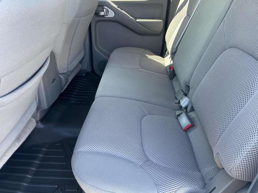 2021 Nissan Frontier SV