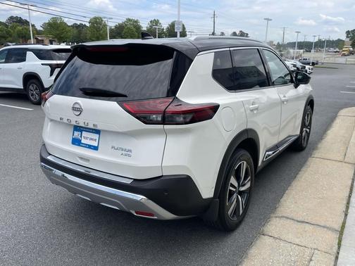 Pearl White Tricoat/Super Black 2023 Nissan Rogue Platinum