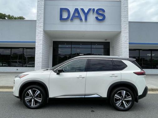 Pearl White Tricoat/Super Black 2023 Nissan Rogue Platinum