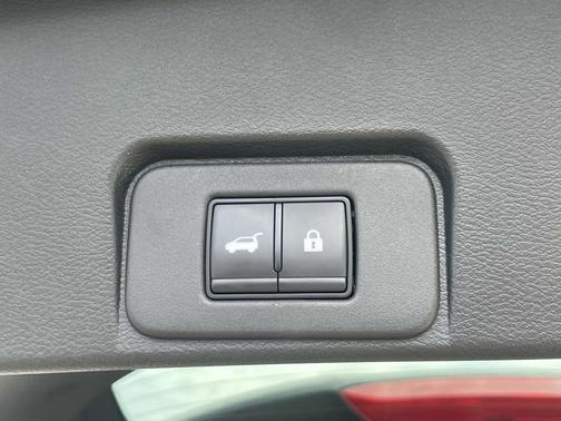 Pearl White Tricoat/Super Black 2023 Nissan Rogue Platinum