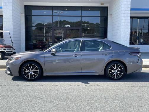 2024 Toyota Camry Hybrid SE