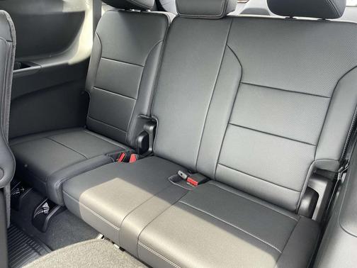 Polar White Tricoat 2026 Chevrolet Traverse High Country