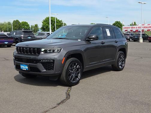 Baltic Gray Metallic Clearcoat 2026 Jeep Grand Cherokee Summit