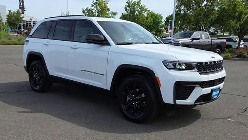 Bright White Clearcoat 2026 Jeep Grand Cherokee Altitude