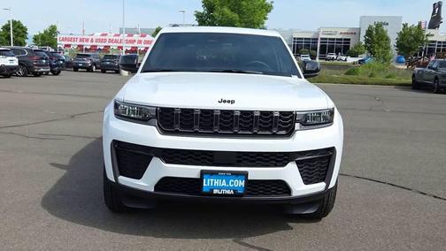 Bright White Clearcoat 2026 Jeep Grand Cherokee Altitude