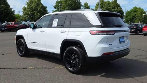 Bright White Clearcoat 2026 Jeep Grand Cherokee Altitude