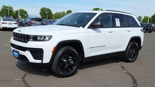 Bright White Clearcoat 2026 Jeep Grand Cherokee Altitude