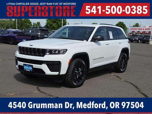 Bright White Clearcoat 2026 Jeep Grand Cherokee Altitude