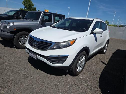 Clear White 2012 Kia Sportage LX