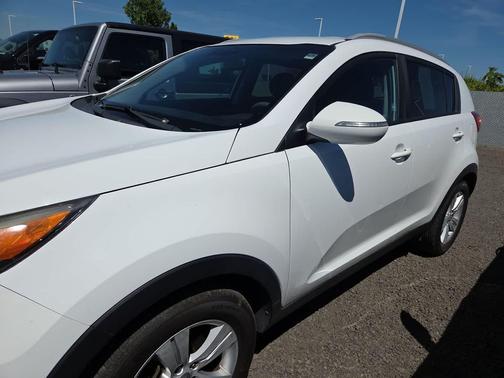 Clear White 2012 Kia Sportage LX