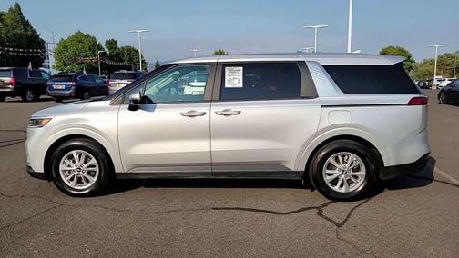 2022 Kia Carnival LX