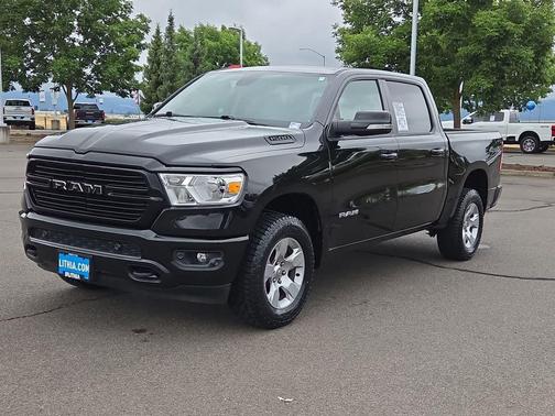 Diamond Black Crystal Pearlcoat 2019 RAM 1500 Big Horn