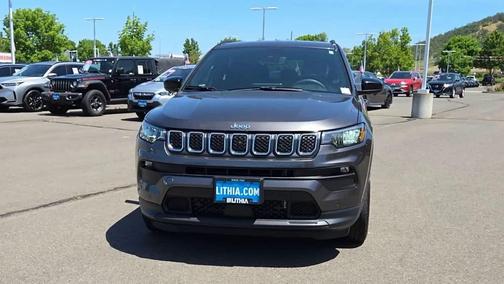 Granite Crystal Metallic Clearcoat 2023 Jeep Compass Latitude