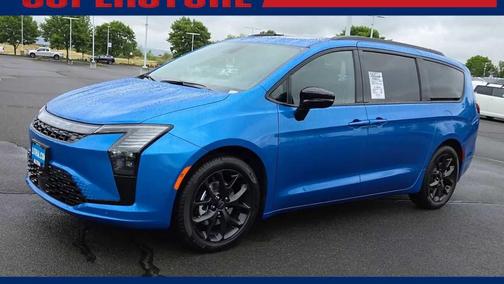Hydro Blue Pearlcoat 2027 Chrysler Pacifica Limited