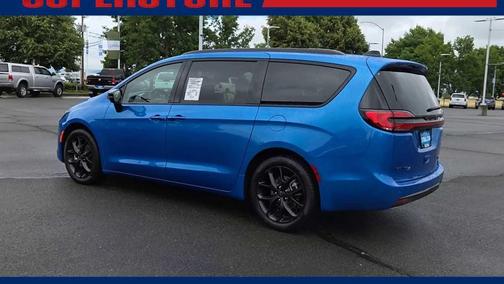 Hydro Blue Pearlcoat 2027 Chrysler Pacifica Limited