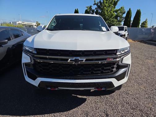 Summit White 2021 Chevrolet Suburban Z71