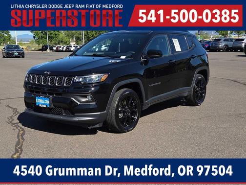 Diamond Black Crystal Pearlcoat 2025 Jeep Compass Latitude