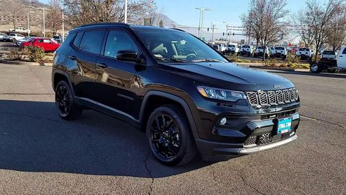 Diamond Black Crystal Pearlcoat 2025 Jeep Compass Latitude