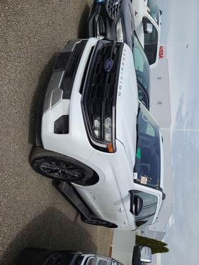 Oxford White 2025 Ford Expedition Platinum