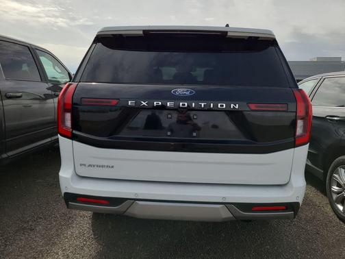Oxford White 2025 Ford Expedition Platinum