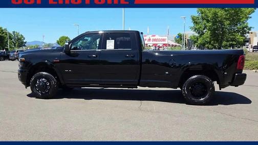 Diamond Black Crystal Pearlcoat 2026 RAM 3500 Limited
