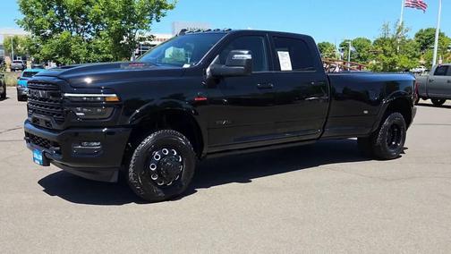 Diamond Black Crystal Pearlcoat 2026 RAM 3500 Limited