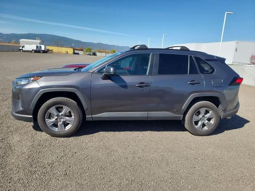 2022 Toyota RAV4 Hybrid LE