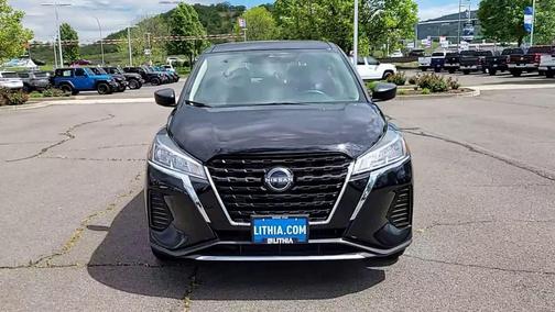 Super Black 2024 Nissan Kicks S