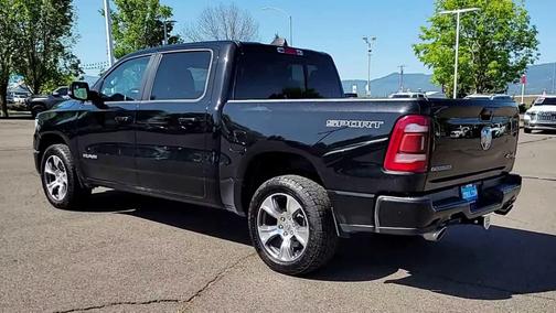 Diamond Black Crystal Pearlcoat 2023 RAM 1500 Laramie