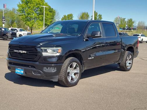 Diamond Black Crystal Pearlcoat 2023 RAM 1500 Laramie