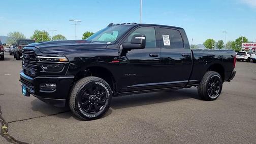Diamond Black Crystal Pearlcoat 2026 RAM 2500 Laramie
