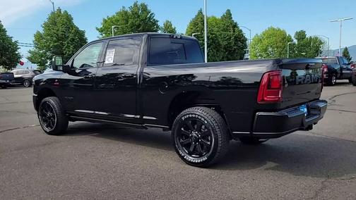 Diamond Black Crystal Pearlcoat 2026 RAM 2500 Laramie