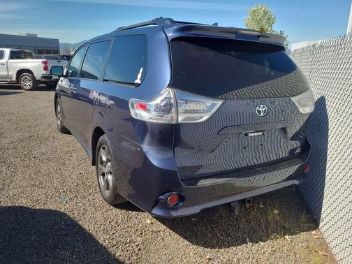 2019 Toyota Sienna SE
