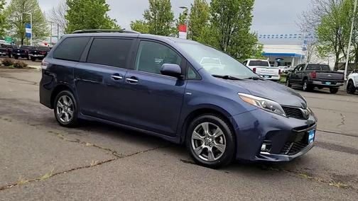 2019 Toyota Sienna SE