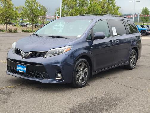 2019 Toyota Sienna SE