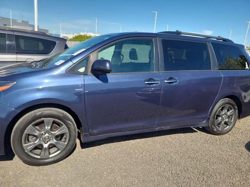 2019 Toyota Sienna SE