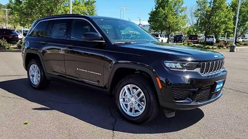 Diamond Black Crystal Pearlcoat 2026 Jeep Grand Cherokee Laredo