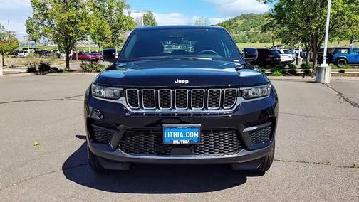 Diamond Black Crystal Pearlcoat 2026 Jeep Grand Cherokee Laredo