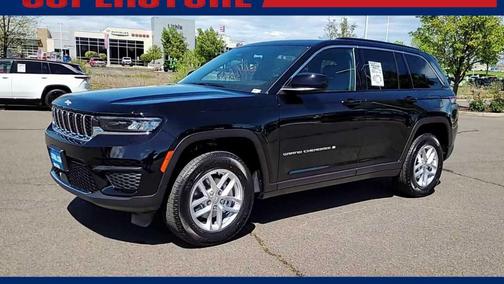 Diamond Black Crystal Pearlcoat 2026 Jeep Grand Cherokee Laredo