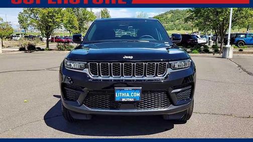 Diamond Black Crystal Pearlcoat 2026 Jeep Grand Cherokee Laredo