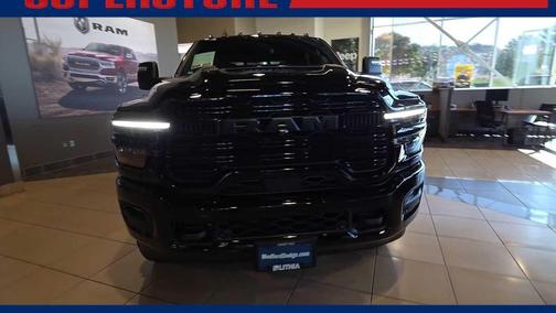 Diamond Black Crystal Pearlcoat 2026 RAM 3500 Laramie
