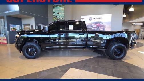 Diamond Black Crystal Pearlcoat 2026 RAM 3500 Laramie
