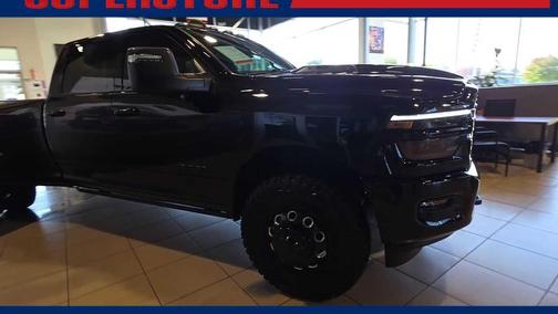 Diamond Black Crystal Pearlcoat 2026 RAM 3500 Laramie