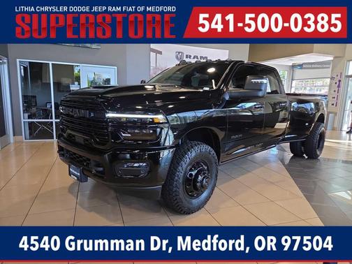 Diamond Black Crystal Pearlcoat 2026 RAM 3500 Laramie
